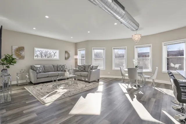 $3,699 | 1111 Bonnie Brae, Unit 3W, River Forest, IL 60305