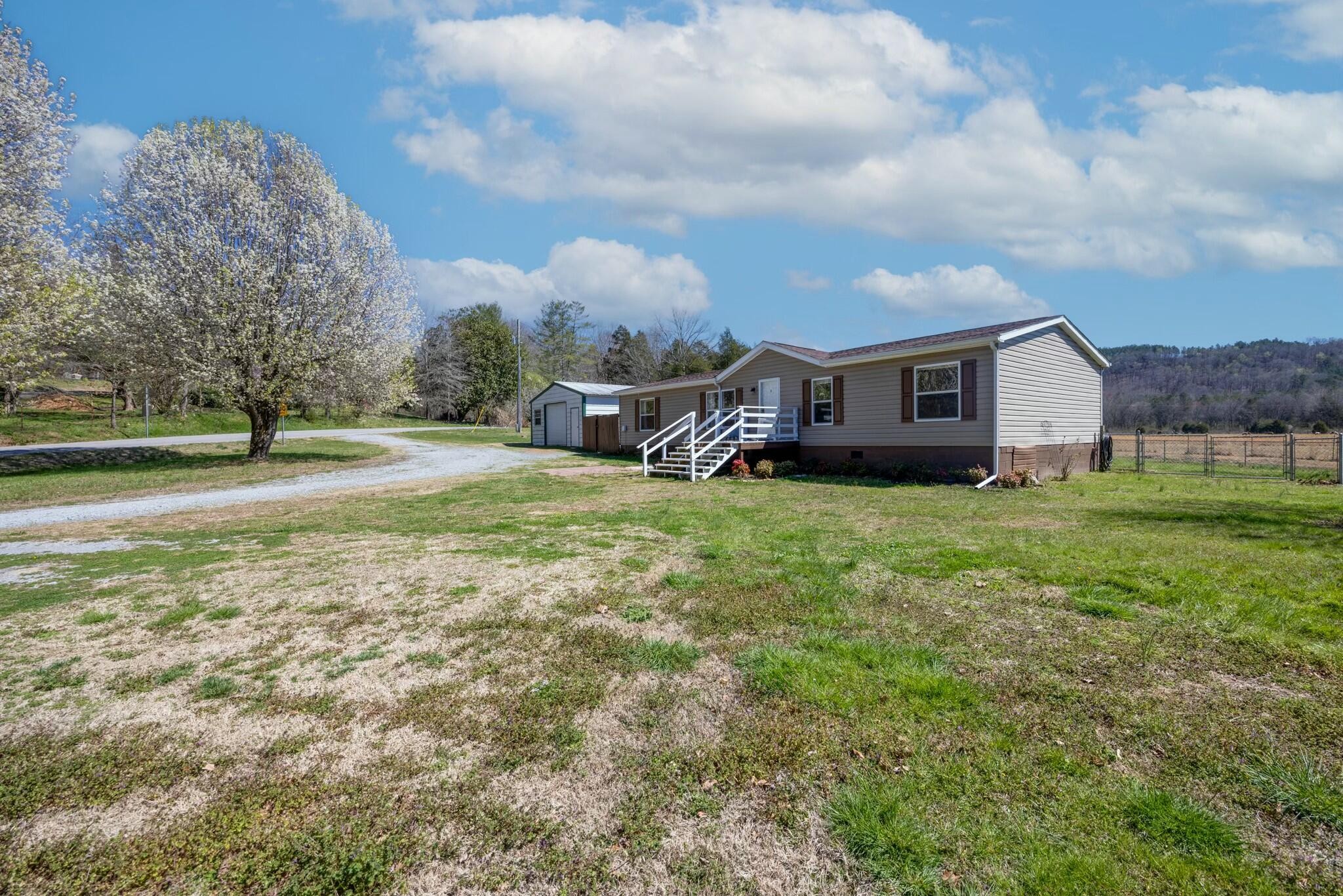 8298 North Nopone Valley Road Decatur, TN 37322 - Photo 3 of 29 Gallery Image 3
