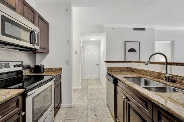 $2,695 | 580 South Sapodilla Avenue, Unit 105, West Palm Beach, FL 33401