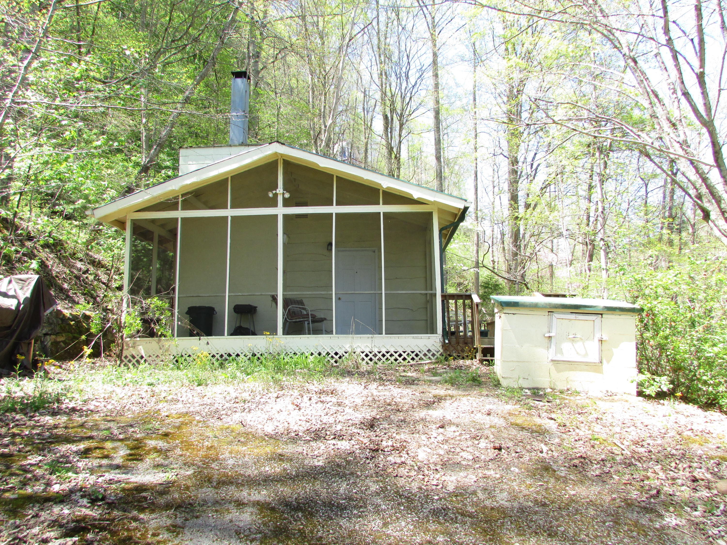 178 Cable Hollow Road Butler, TN 37640 - Photo 2 of 30 178 Cable Hollow Road Butler TN 37640 (3