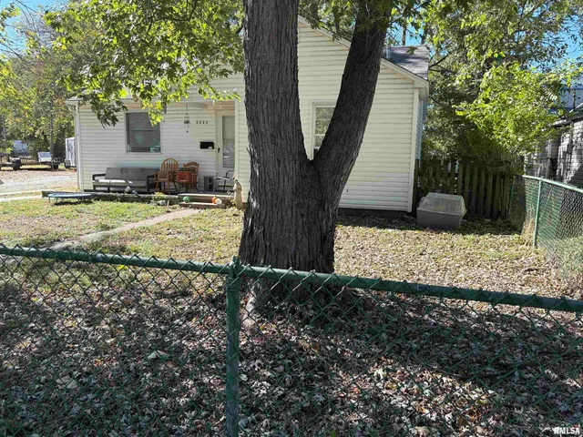 $59,900 | 1210 South Hickory Street, Centralia, IL 62801