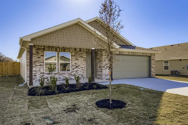 a view of house with backyard