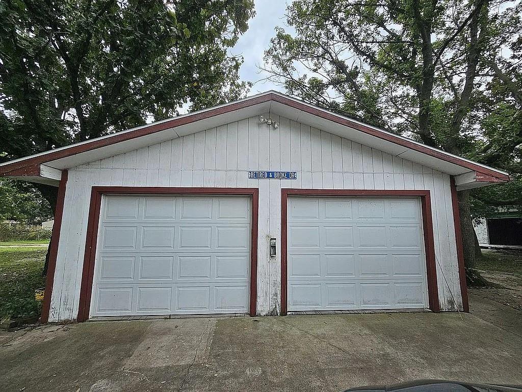 809 Alleghany Street Burlington, KS 66839 - Photo 2 of 7