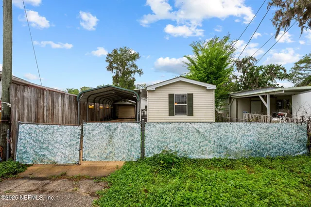 $197,000 | 162 Smith Lane, Satsuma, FL 32189