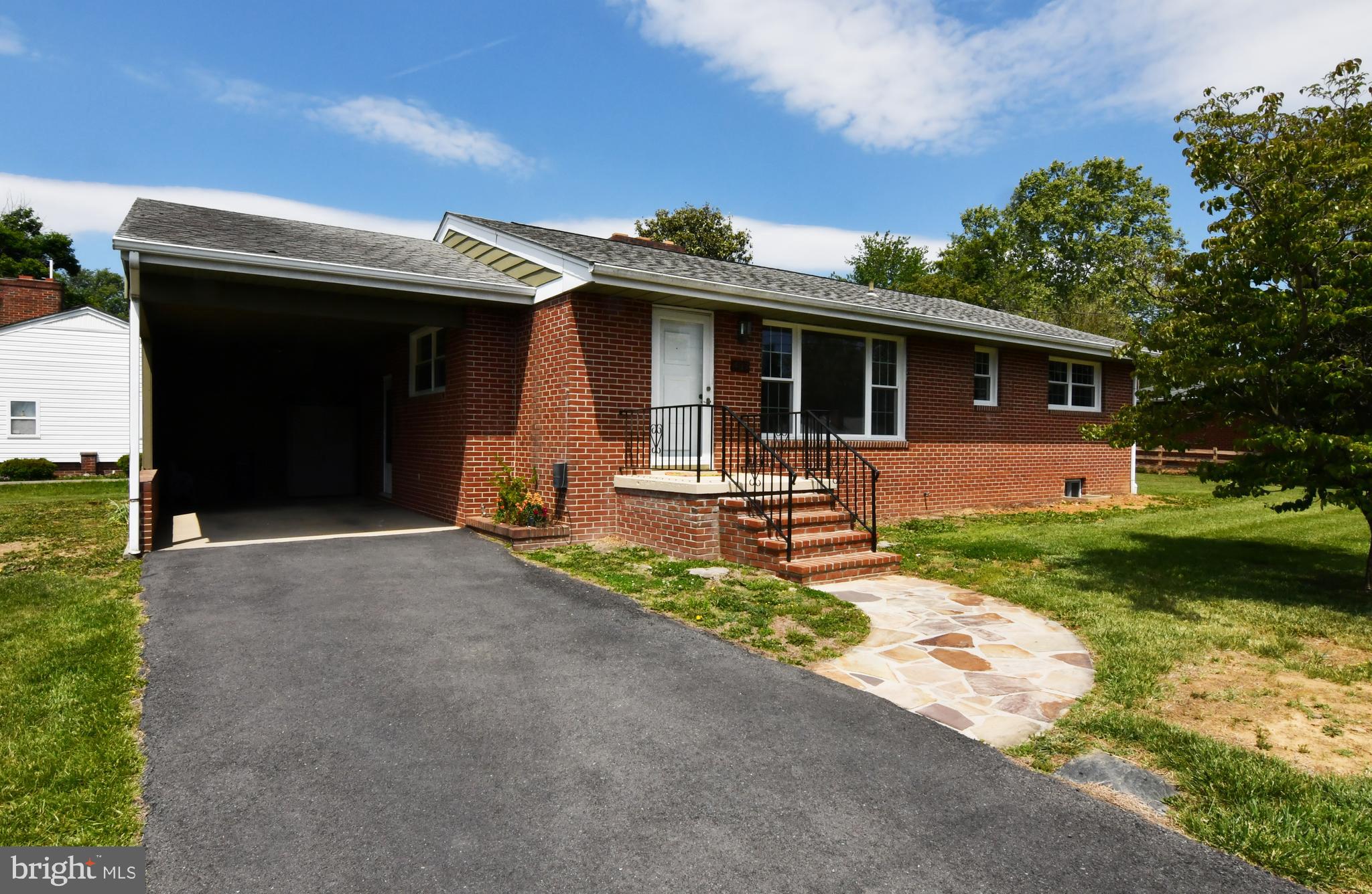 437 Beechcroft Road Winchester, VA 22601 - Photo 48 of 52 a front view of a house with garden