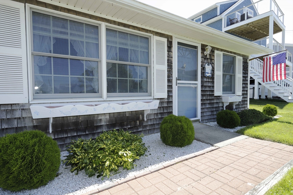 35 Point Street Fairhaven, MA 02719 - Photo 4 of 36