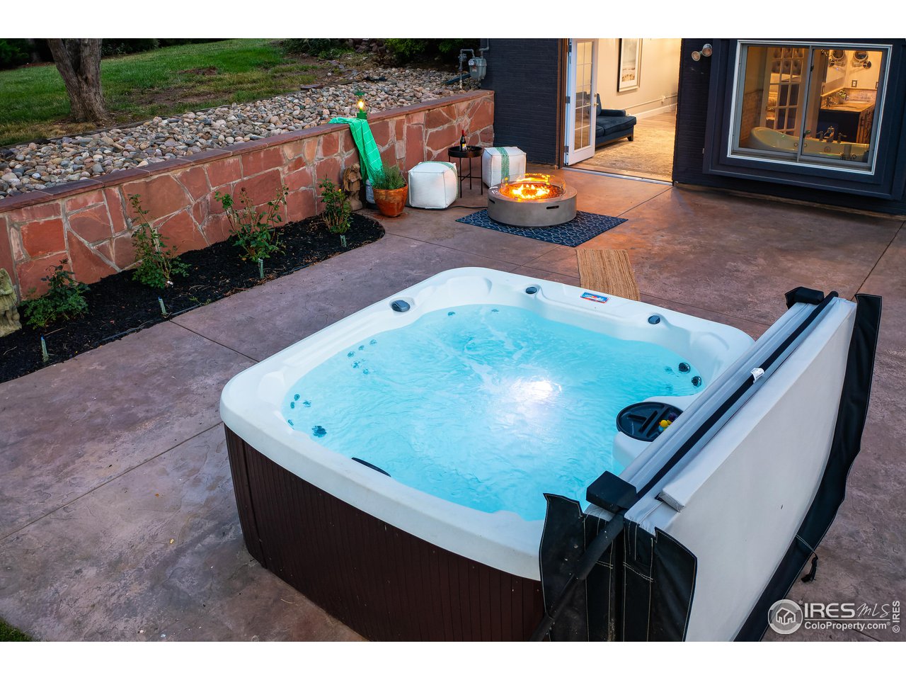 5825 Rustic Knolls Drive Boulder, CO 80301 - Photo 32 of 40 a living room with furniture