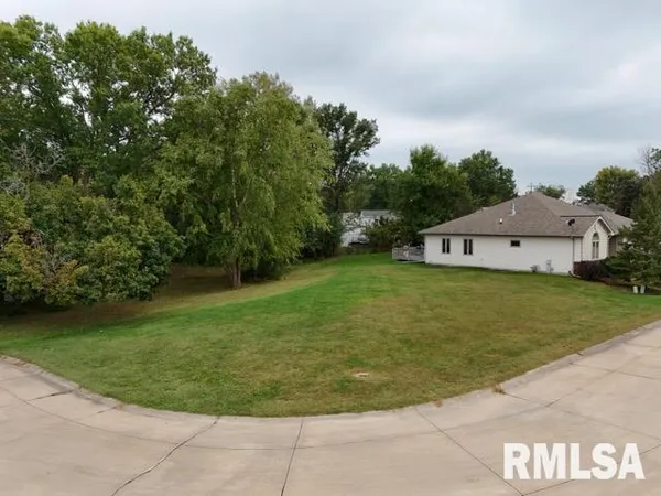$33,500 | 25 Hidden Valley Circle, Davenport, IA 52804