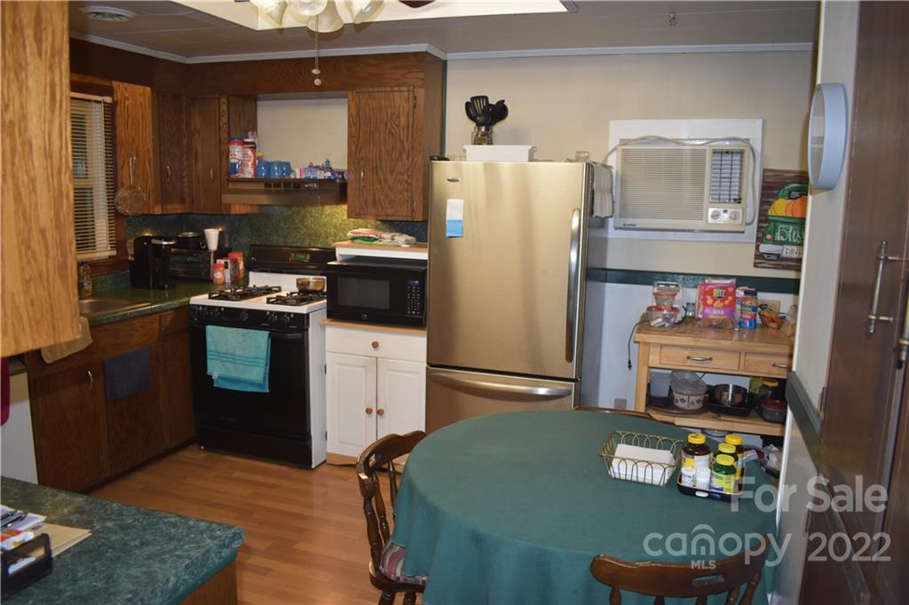 206 Goforth Road Marion, NC 28752 - Photo 12 of 40 Gallery Image 12