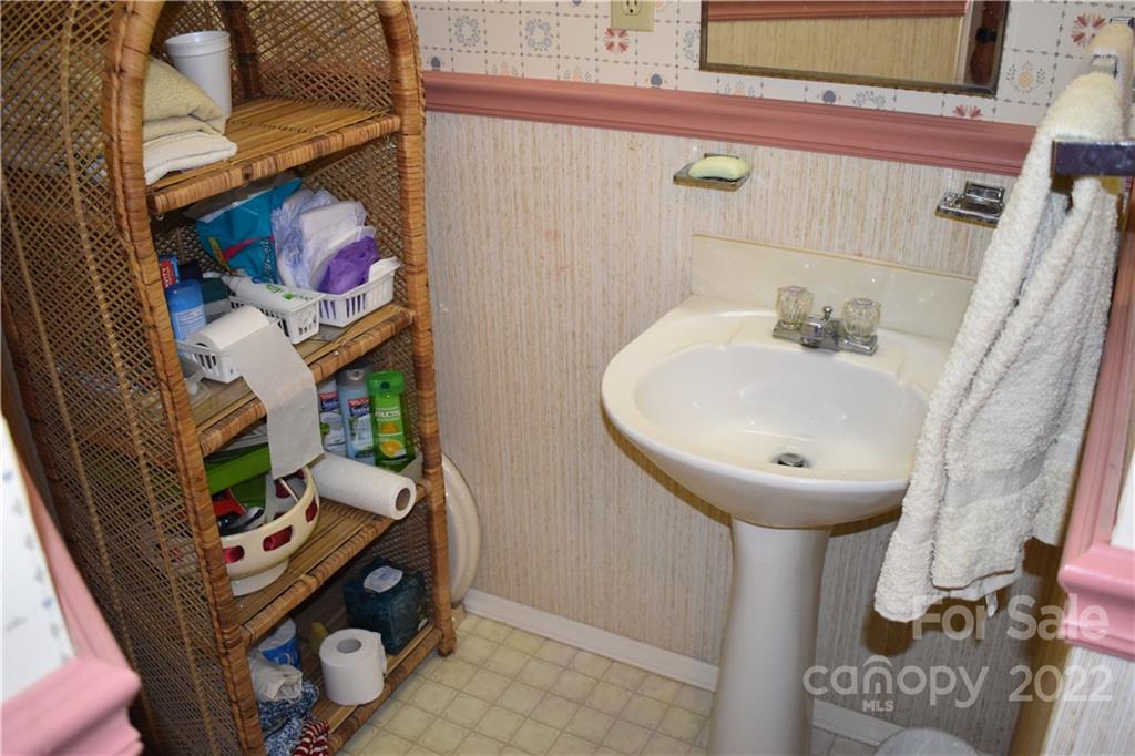 206 Goforth Road Marion, NC 28752 - Photo 21 of 40 Gallery Image 21