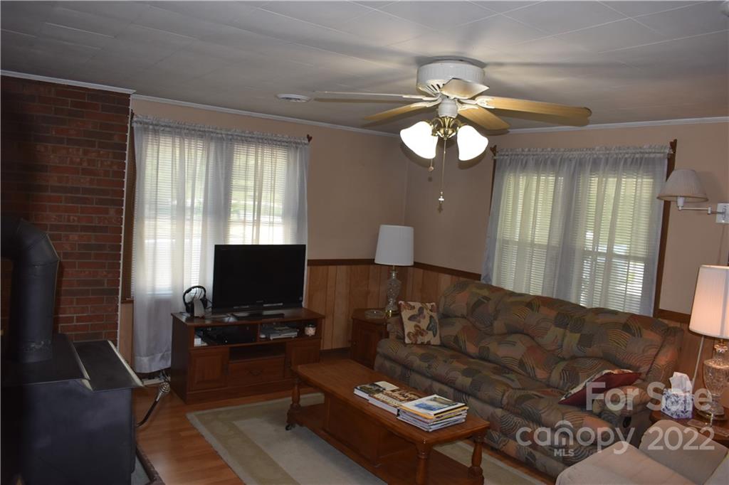 206 Goforth Road Marion, NC 28752 - Photo 5 of 40 Gallery Image 5