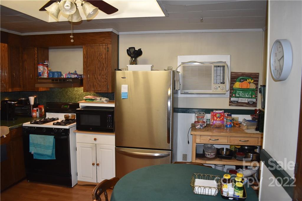 206 Goforth Road Marion, NC 28752 - Photo 9 of 40 Gallery Image 9