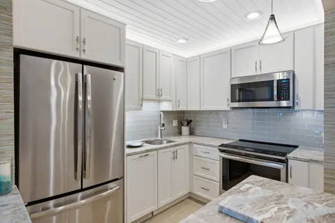 $269,000 | 111 Shore Court, Unit 305C, North Palm Beach, FL 33408