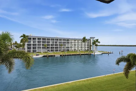 $269,000 | 111 Shore Court, Unit 305C, North Palm Beach, FL 33408