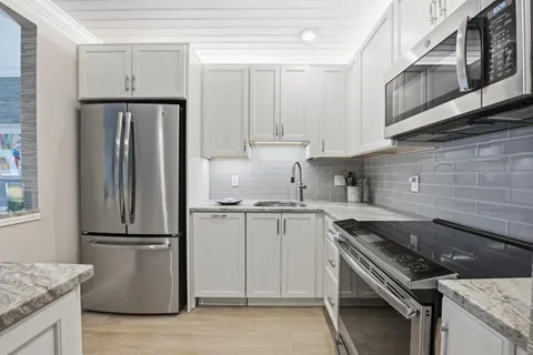 $269,000 | 111 Shore Court, Unit 305C, North Palm Beach, FL 33408