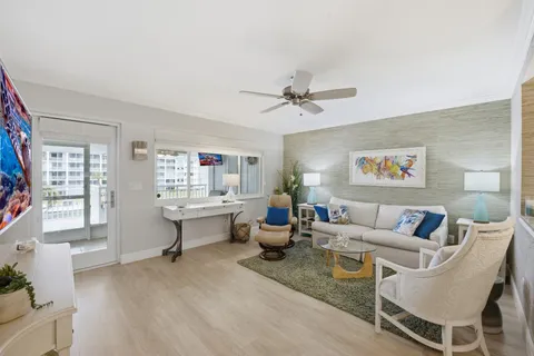 $269,000 | 111 Shore Court, Unit 305C, North Palm Beach, FL 33408