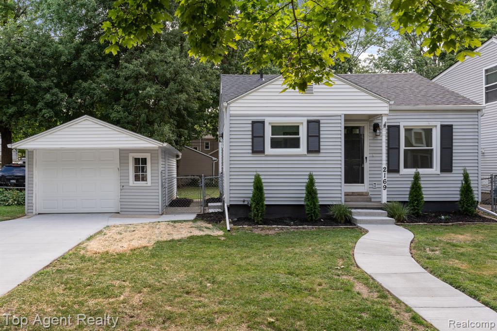2169 Roslyn Road Grosse Pointe Woods, MI 48236 - Photo 27 of 43