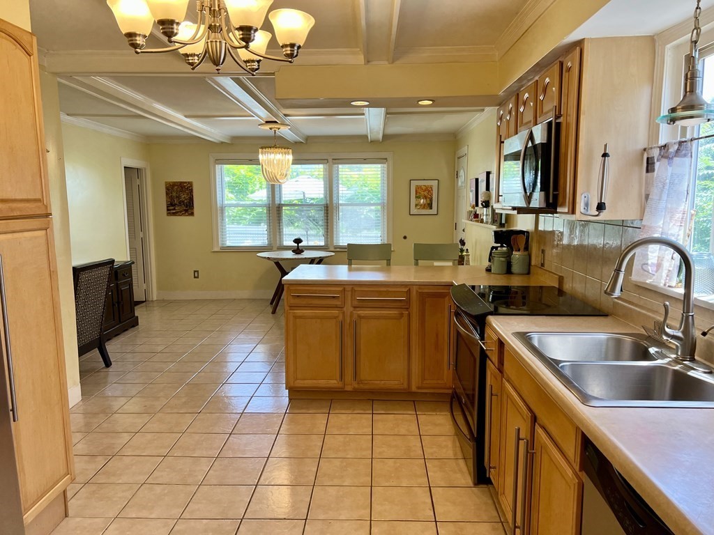 35 Elmwood Road Methuen, MA 01844 - Photo 6 of 19 Gallery Image 6