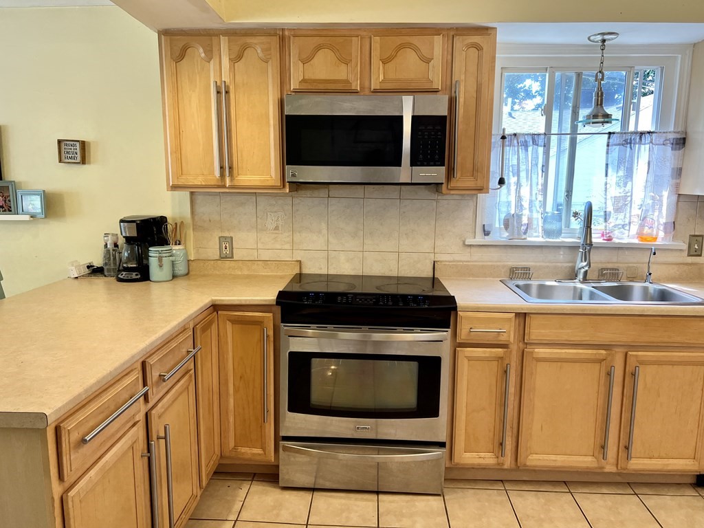 35 Elmwood Road Methuen, MA 01844 - Photo 9 of 19 Gallery Image 9
