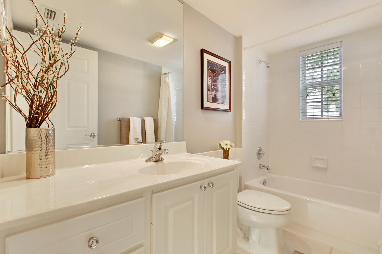 214 New Haven Boulevard Jupiter, FL 33458 - Photo 15 of 30 Full Bath Upstairs