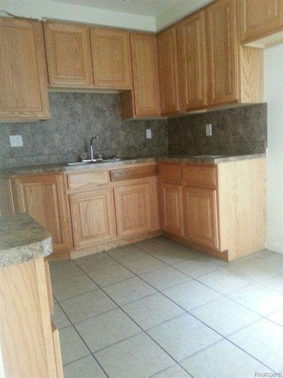 19930 Lahser Road Detroit, MI 48219 - Photo 2 of 8 KITCHEN.jpg