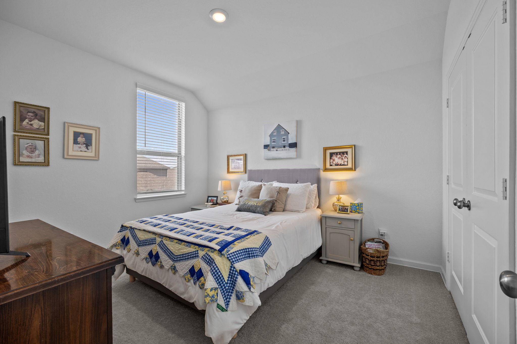 4063 Champlain Way Iowa Colony, TX 77583 - Photo 19 of 45 1 of 2 beautiful secondary bedroom