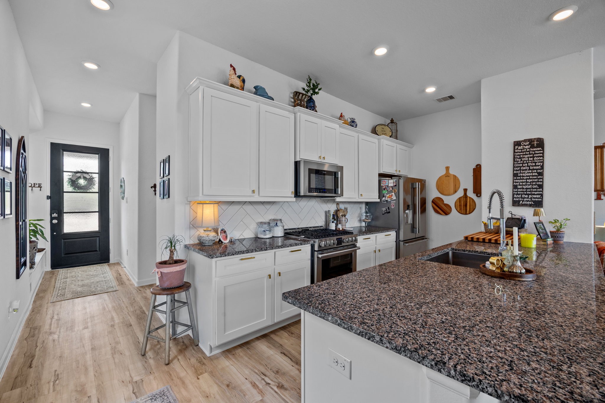 4063 Champlain Way Iowa Colony, TX 77583 - Photo 9 of 45 Granite Countertops, upgraded appliances, white cabinets make this house irresistible