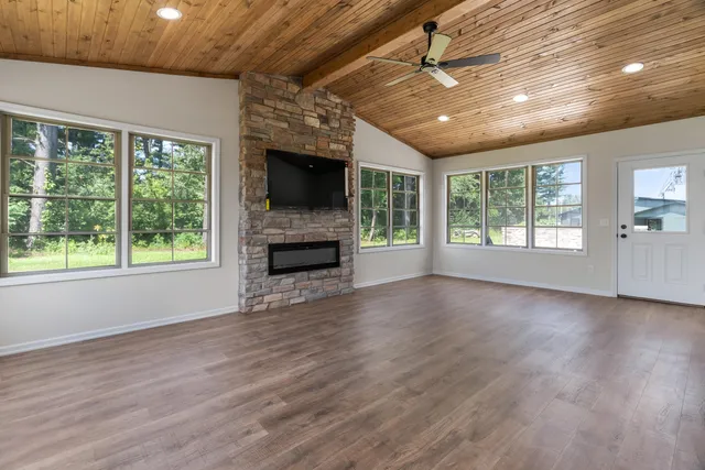 a view of livingroom with furniture hardwood floor and ceiling fan