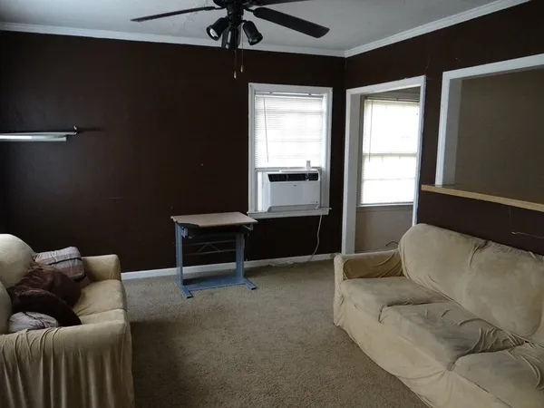 a view of livingroom with furniture