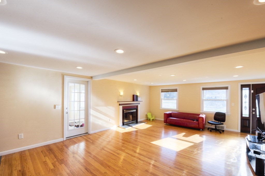 20 Briarcliff Street Springfield, MA 01128 - Photo 11 of 40