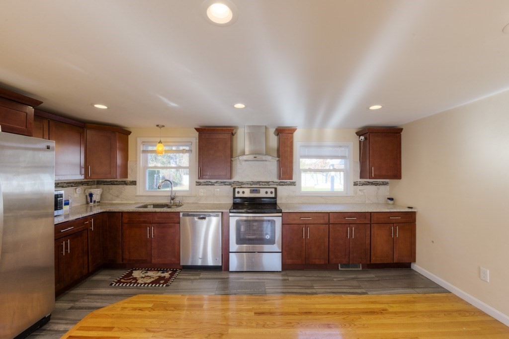 20 Briarcliff Street Springfield, MA 01128 - Photo 8 of 40