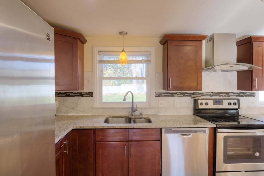 20 Briarcliff Street Springfield, MA 01128 - Photo 10 of 40