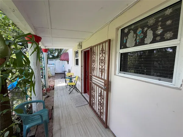 $1,750 | 4935 Southwest 101st Avenue, Unit 1, Miami, FL 33165