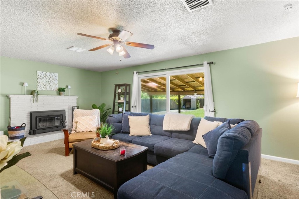 9099 Midway Durham, CA 95938 - Photo 11 of 32 Living room