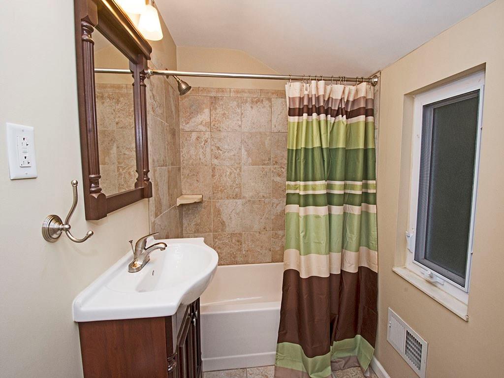 124 Spring Grove Road Pittsburgh, PA 15235 - Photo 9 of 14 Gallery Image 9
