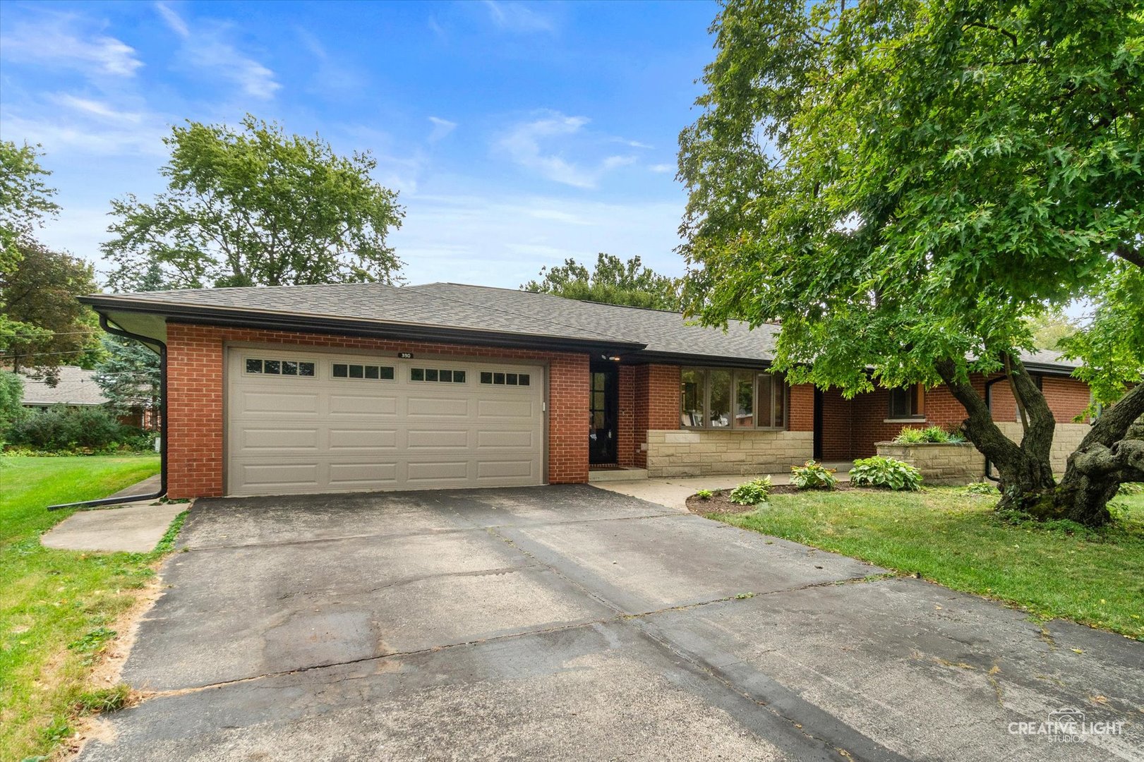 390 L R A Drive Aurora, IL 60506 - Photo 4 of 40 Gallery Image 4