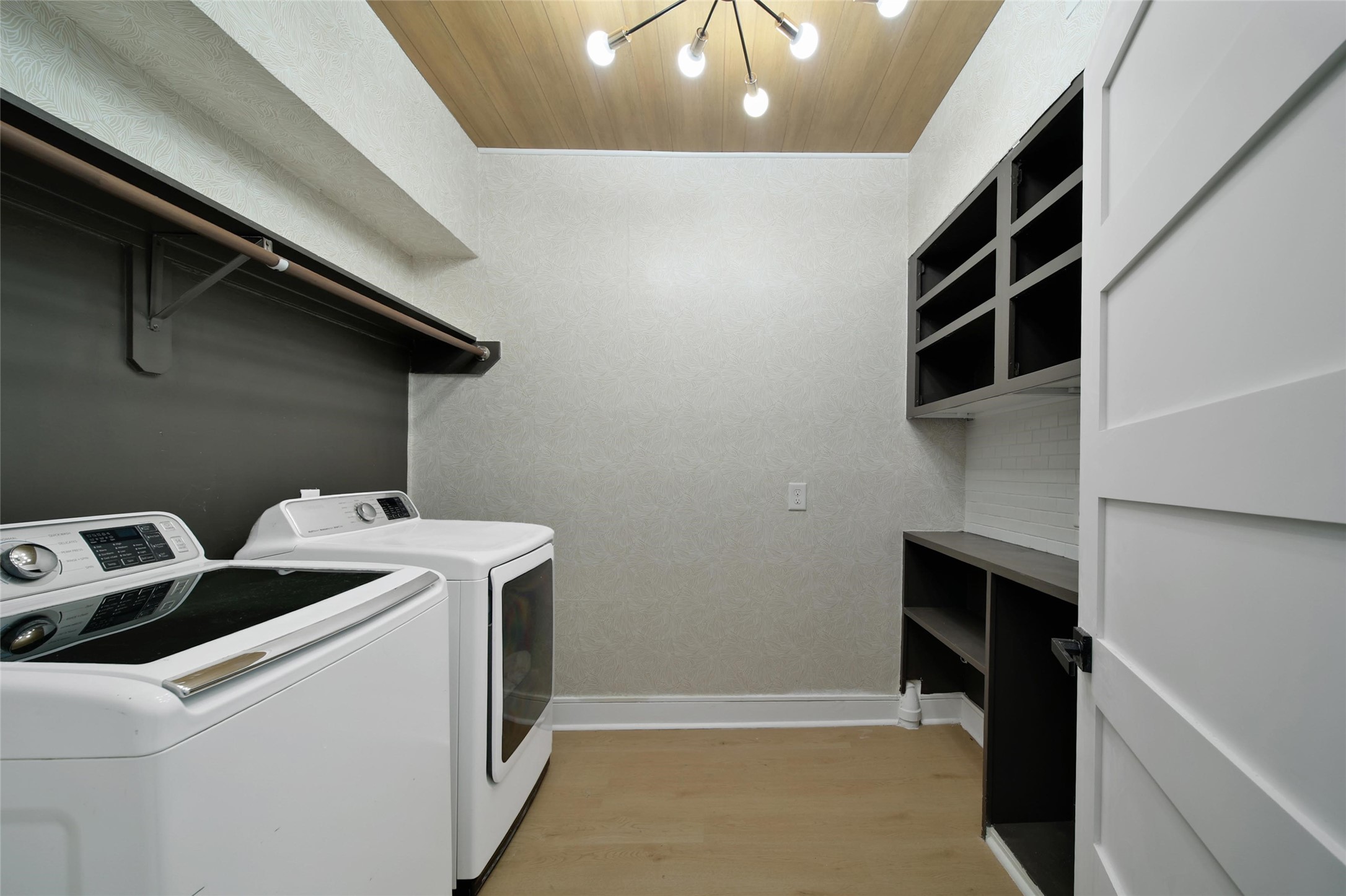 140 South Timber Top Drive Spring, TX 77380 - Photo 30 of 38 a utility room with dryer and washer