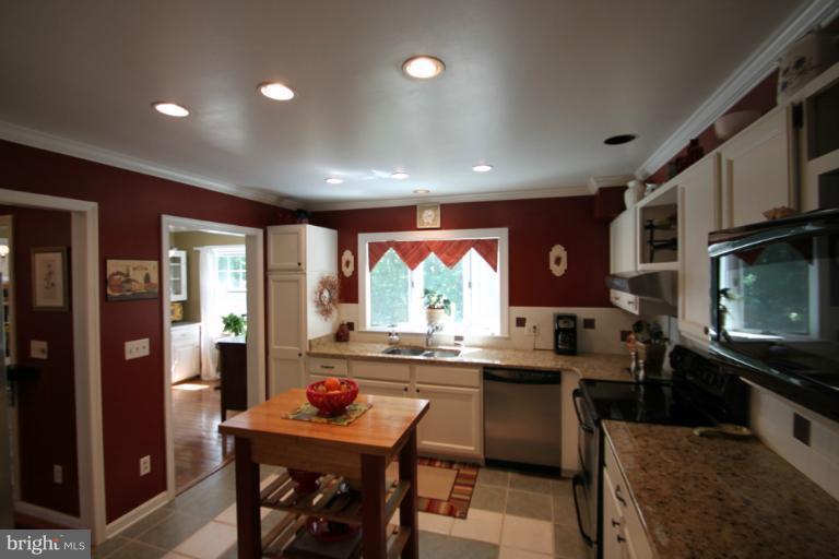 19233 South Merrimac Road Culpeper, VA 22701 - Photo 5 of 26 Kitchen