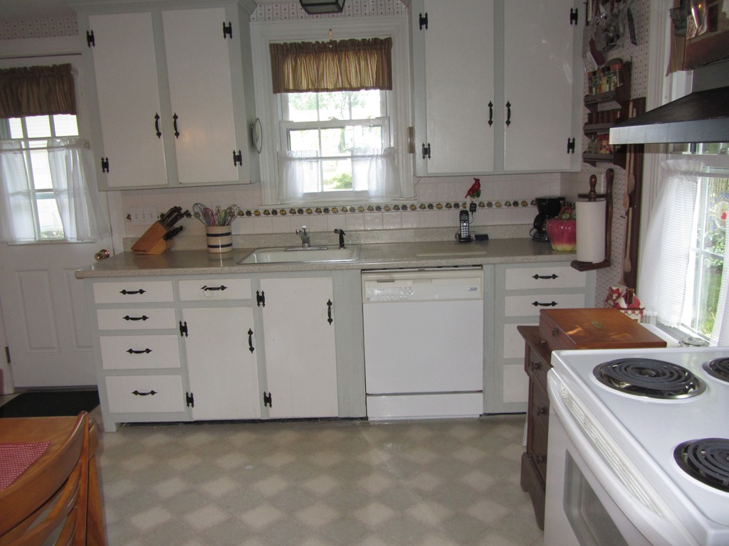 55 Harwich Road West Springfield, MA 01089 - Photo 14 of 30 Gallery Image 14