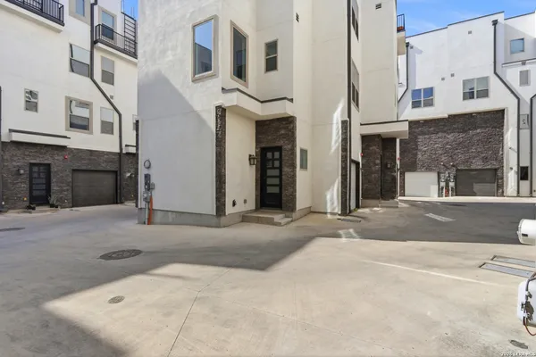 $2,750 | 1817 North St Mary's Street, Unit 502, San Antonio, TX 78212
