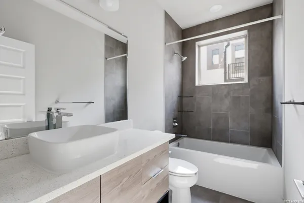 $2,750 | 1817 North St Mary's Street, Unit 502, San Antonio, TX 78212