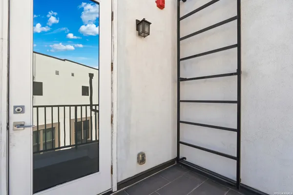 $2,750 | 1817 North St Mary's Street, Unit 502, San Antonio, TX 78212