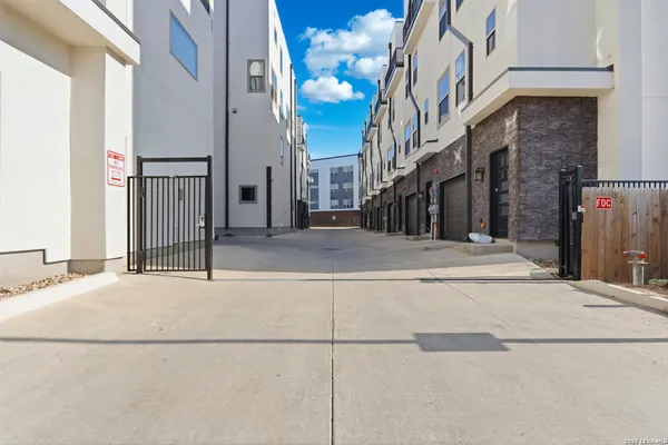$2,750 | 1817 North St Mary's Street, Unit 502, San Antonio, TX 78212