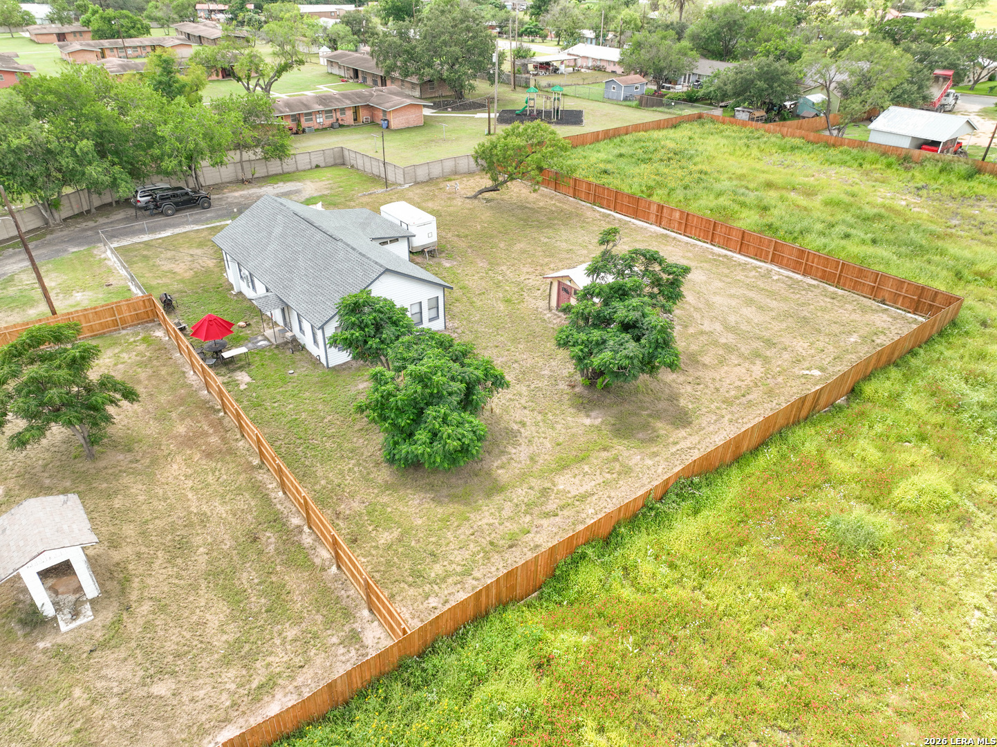 523 B Rossville Road Devine, TX 78016 - Photo 17 of 27