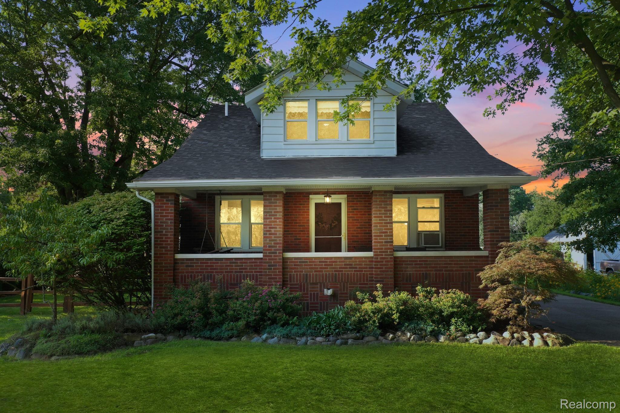 1066 Harding Avenue Rochester, MI 48307 - Photo 3 of 45 Welcome to 1066 Harding Ave!