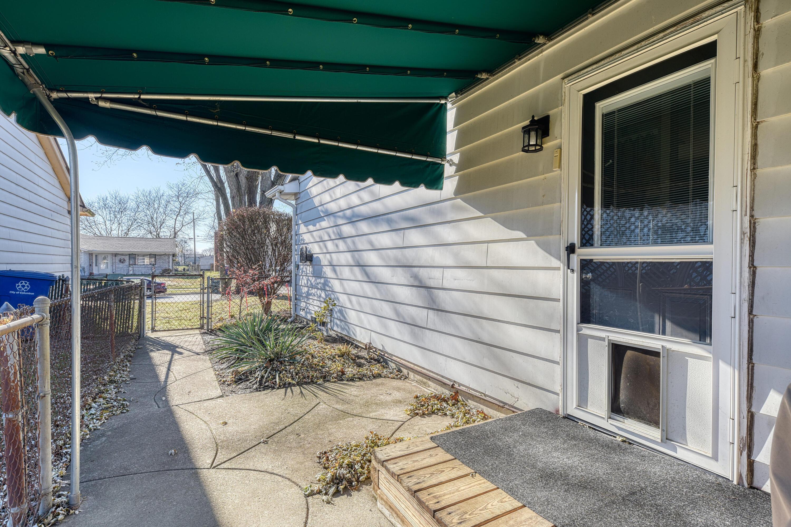 2188 Trent Road Columbus, OH 43229 - Photo 27 of 33 Patio