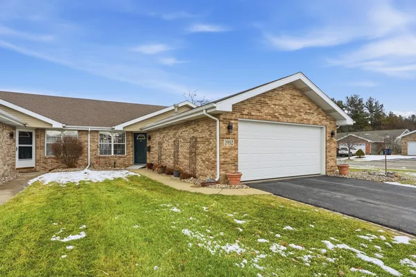 $305,000 | 2952 Freedom Circle, Crown Point, IN 46307