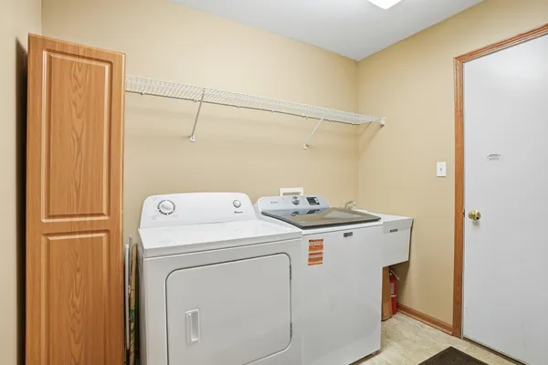 $305,000 | 2952 Freedom Circle, Crown Point, IN 46307