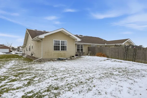 $305,000 | 2952 Freedom Circle, Crown Point, IN 46307