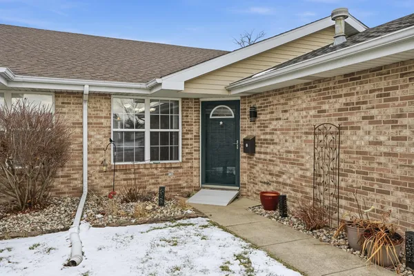 $305,000 | 2952 Freedom Circle, Crown Point, IN 46307